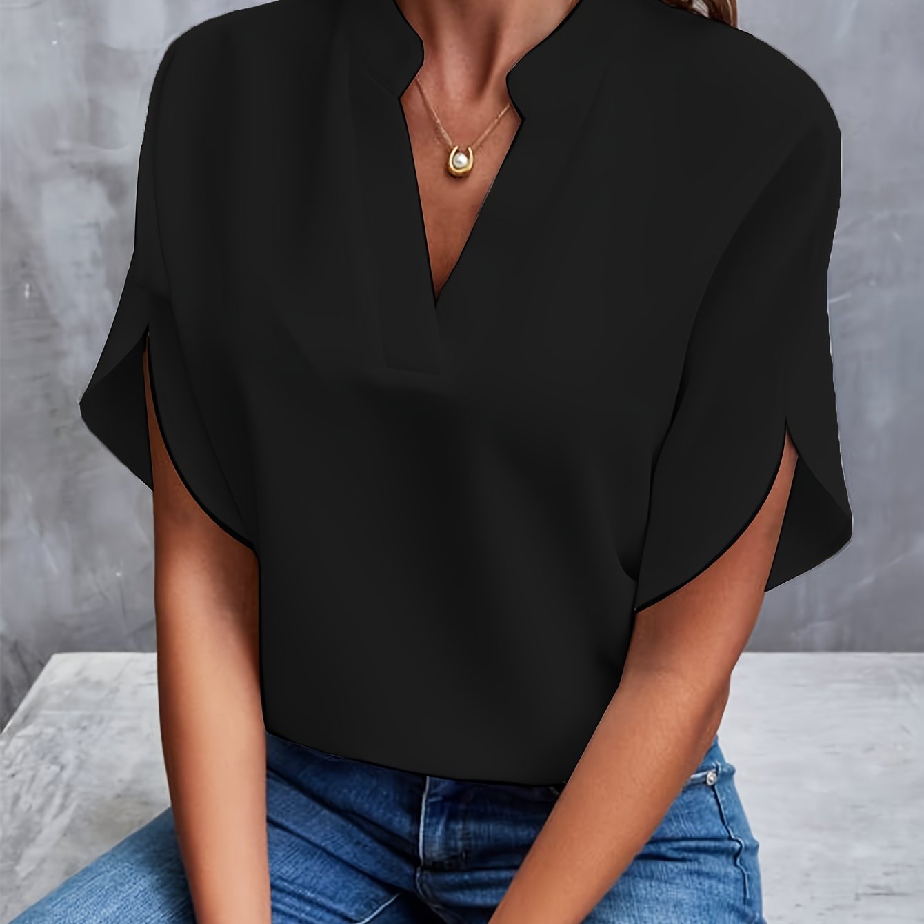 Vivienne - Elegant Light Blouse