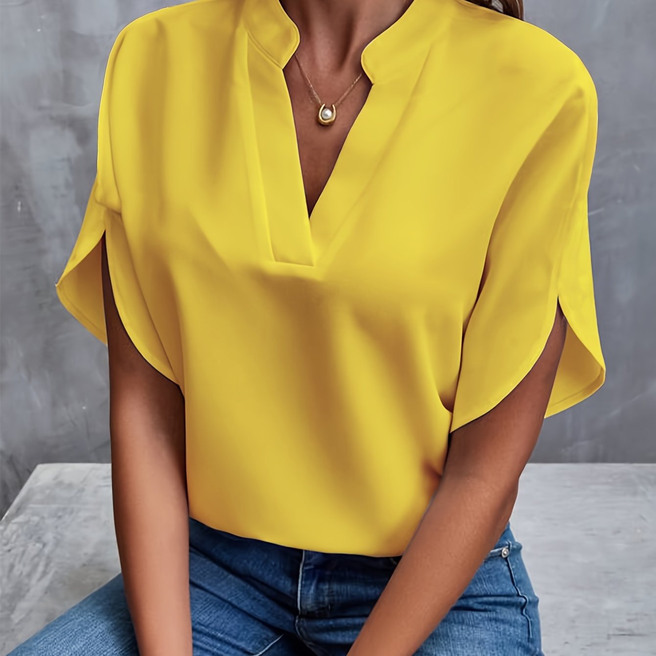 Vivienne - Elegant Light Blouse